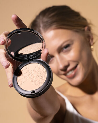 model putting Maria Galland foundation on her cheek